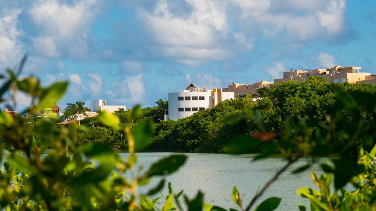 Sunset Isla Mujeres Aparthotel Exterior photo